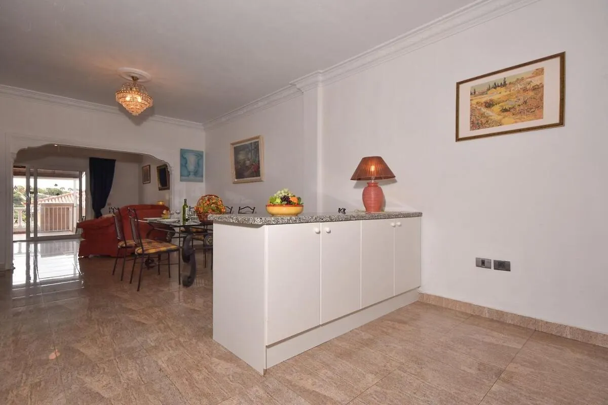 Villa Ana Lovely Central 2 Bedroom Villa 阿德耶